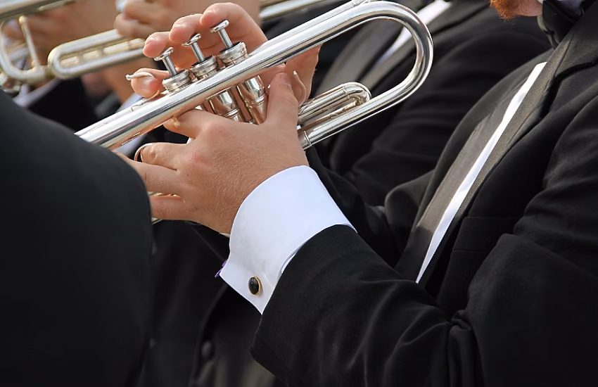 Wie wählt man die passende Musik für eine Trauerfeier aus?